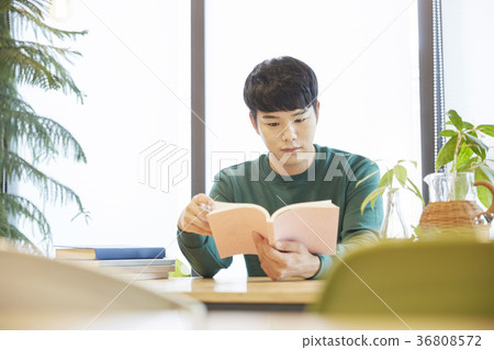 Young man, college student, life 36808572
