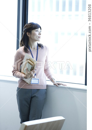 Business woman portrait 36813208