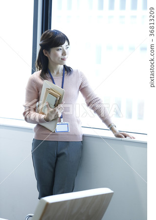 Business woman portrait 36813209