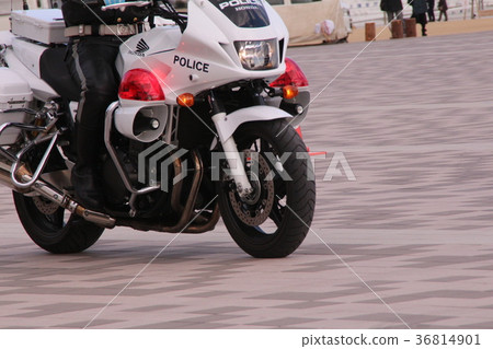 一輛摩托車 36814901