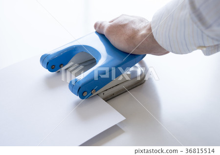 打孔 打孔 36815514