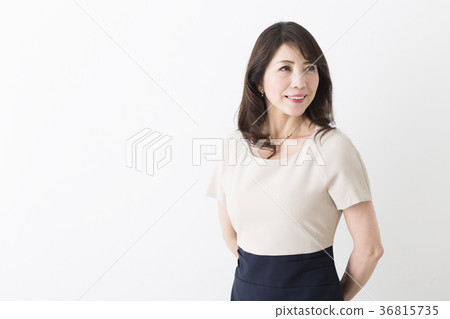 Middle female standing pose Middle female standing pose 36815735