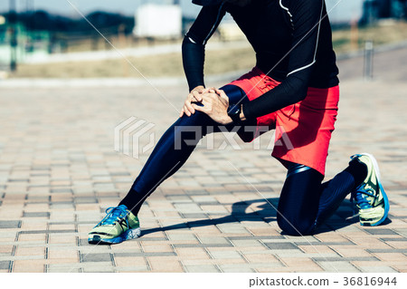 Knee injury · pain · runner 36816944