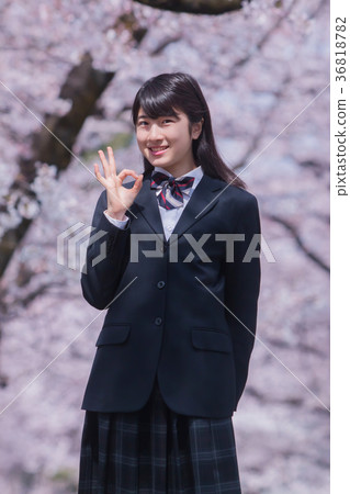 初中生和櫻花 初中生和櫻花 36818782
