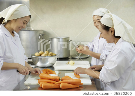 Cook of lunch Cook of lunch 36820260