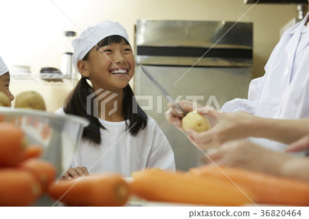 Elementary school lunch 36820464