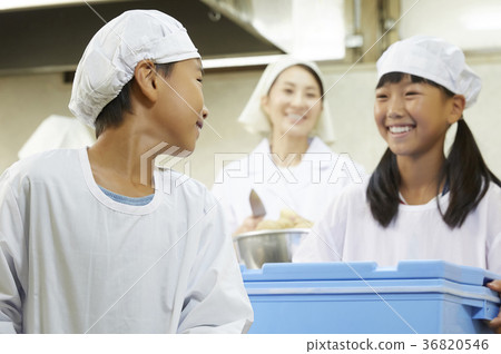 Elementary school lunch 36820546