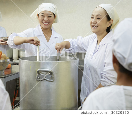Cook of lunch 36820550
