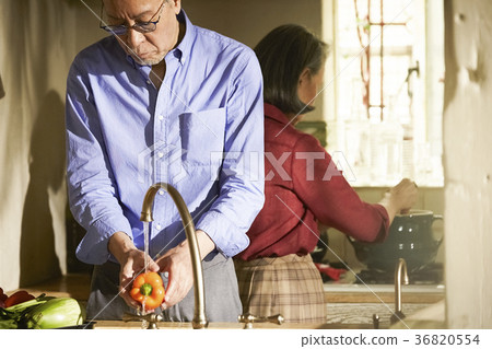 Senior couple cooking Senior couple cooking 36820554