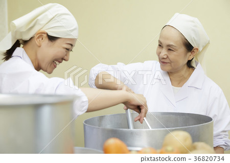 Cook of lunch 36820734