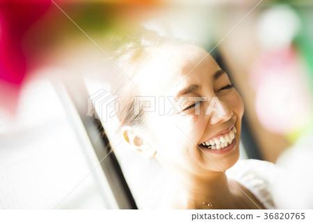 草裙舞者的肖像 36820765
