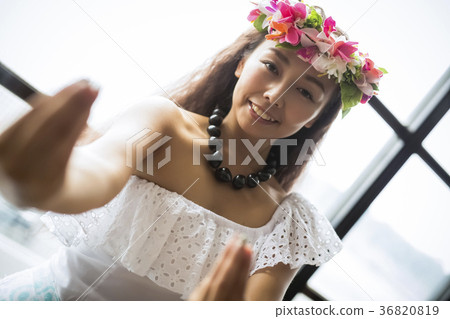 Hula dancer dance 36820819