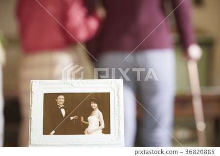 Old couple and old photo 36820885