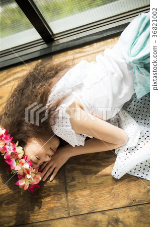 草裙舞者的肖像 36821002