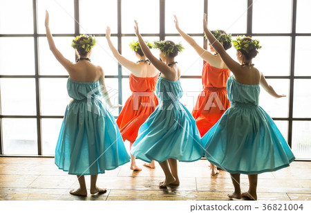 Hula dancer dance 36821004