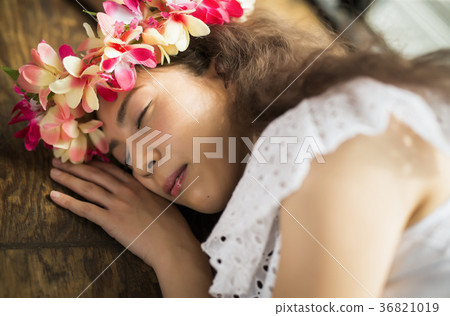 Hula dancer portrait Hula dancer portrait 36821019