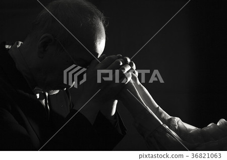 Old couple light 36821063