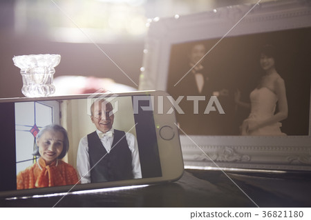 Old couple and old photo Old couple and old photo 36821180