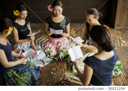 Hula classroom 36821204