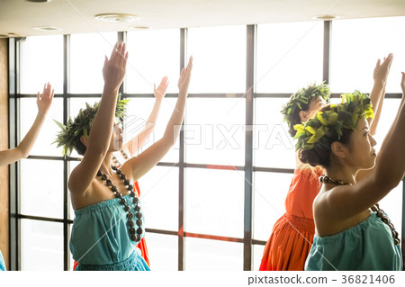 Hula dancer dance 36821406