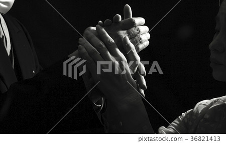 Old couple light 36821413