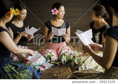 Hula classroom 36821529