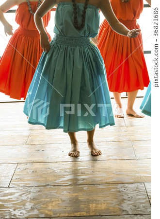 Hula dancer dance 36821686