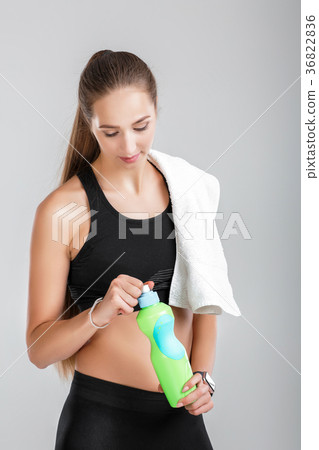 woman with a bottle of water 36822836