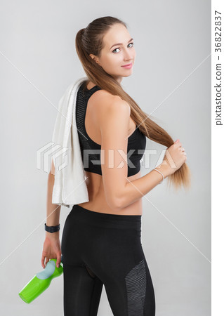 woman with a bottle of water 36822837