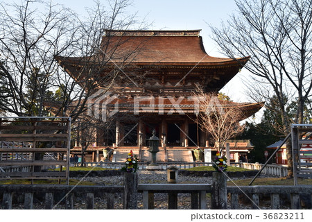 【紀伊山脈的世界遺產和參拜路線】奈良縣吉野郡吉野町初冬的金風山寺藏王堂 36823211