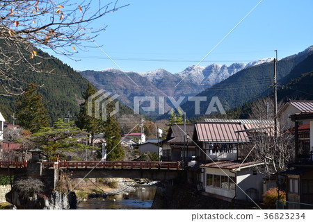 Dorogawa Onsen in early winter and Mt. Omine covered in snow Tenkawa Village, Yoshino District, Nara Prefecture Dorogawa Onsen in early winter and Mt. Omine covered in snow Tenkawa Village, Yoshino District, Nara Prefecture 36823234