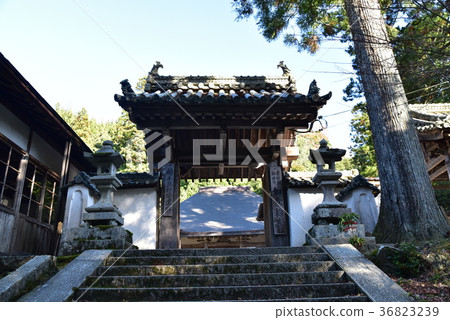 [近畿三十六神道聖地]奈良縣吉野區吉林寺門30號和初冬藍天吉野鎮 36823239