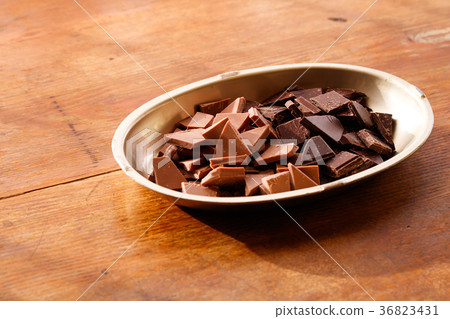 Crushed organic chocolate Crushed organic chocolate 36823431