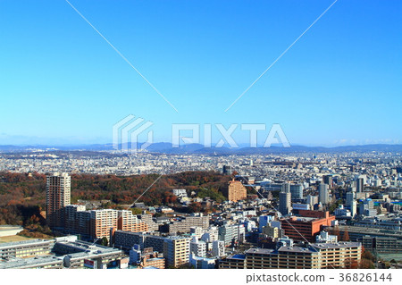 從名古屋市東山天空塔看到的名古屋市東部 瀨戶市和尾張朝日市的風景 照片素材 圖片 圖庫