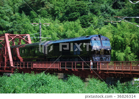 Nana star crossing the Seitake river bridge Nana star crossing the Seitake river bridge 36826314