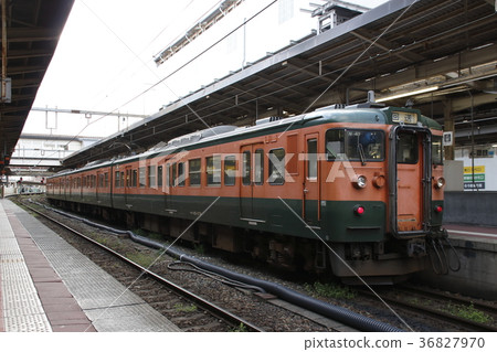 Shin-etsu Main Line Series 115 (forwarding train) stopped at Niigata Station Shin-etsu Main Line Series 115 (forwarding train) stopped at Niigata Station 36827970