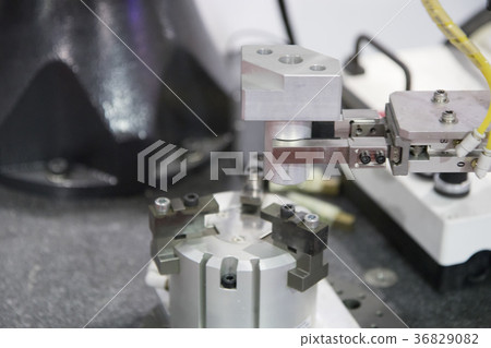 Robotic arm pick and place parts ; Robotic arm pick and place parts ; 36829082