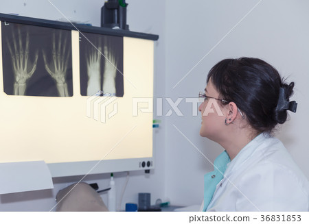 Female x-ray doctor 36831853