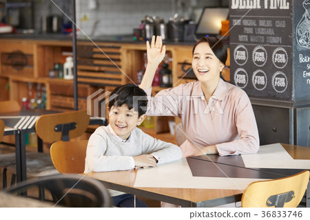 Mom, Son, Restaurant Mom, Son, Restaurant 36833746