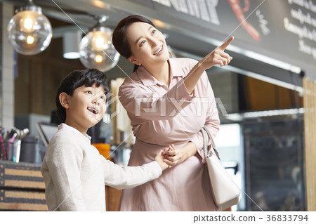 Mom, Son, Restaurant 36833794