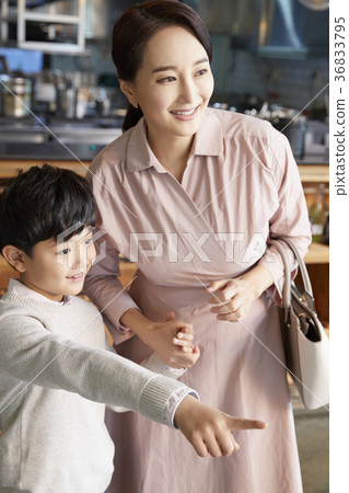 Mom, Son, Restaurant 36833795