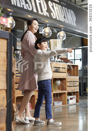 Mom, Son, Restaurant Mom, Son, Restaurant 36833816