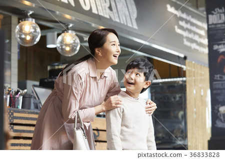 Mom, Son, Restaurant 36833828