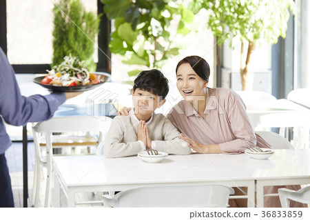 Mom, Son, Restaurant Mom, Son, Restaurant 36833859
