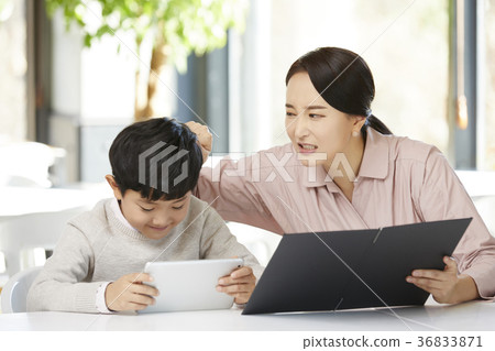 Mom, Son, Restaurant 36833871
