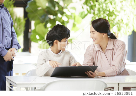 Mom, Son, Restaurant 36833891