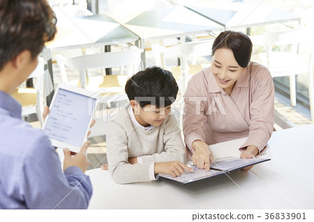 Mom, Son, Restaurant Mom, Son, Restaurant 36833901