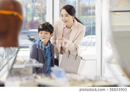 媽媽，兒子，配鏡師 36833903