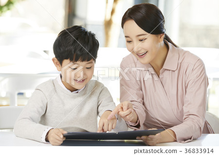 Mom, Son, Restaurant 36833914