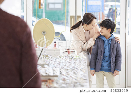 媽媽，兒子，配鏡師 36833929